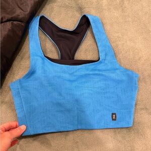 On running top with pockets